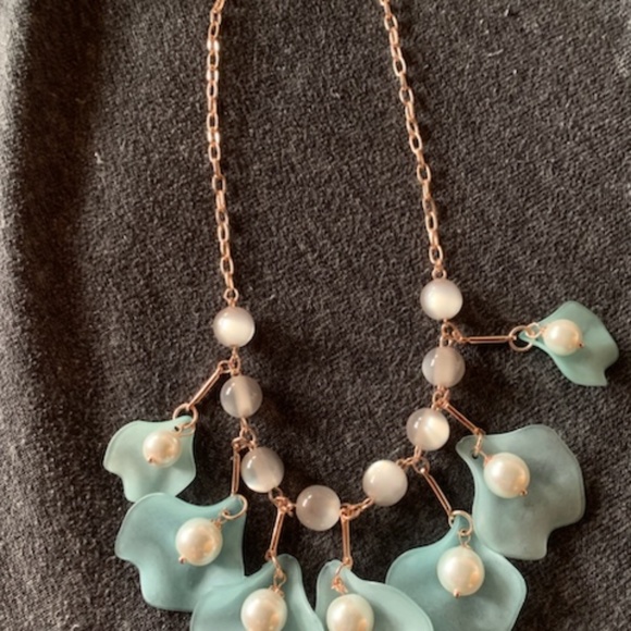Necklace, light blue with faux pearls - Picture 3 of 6
